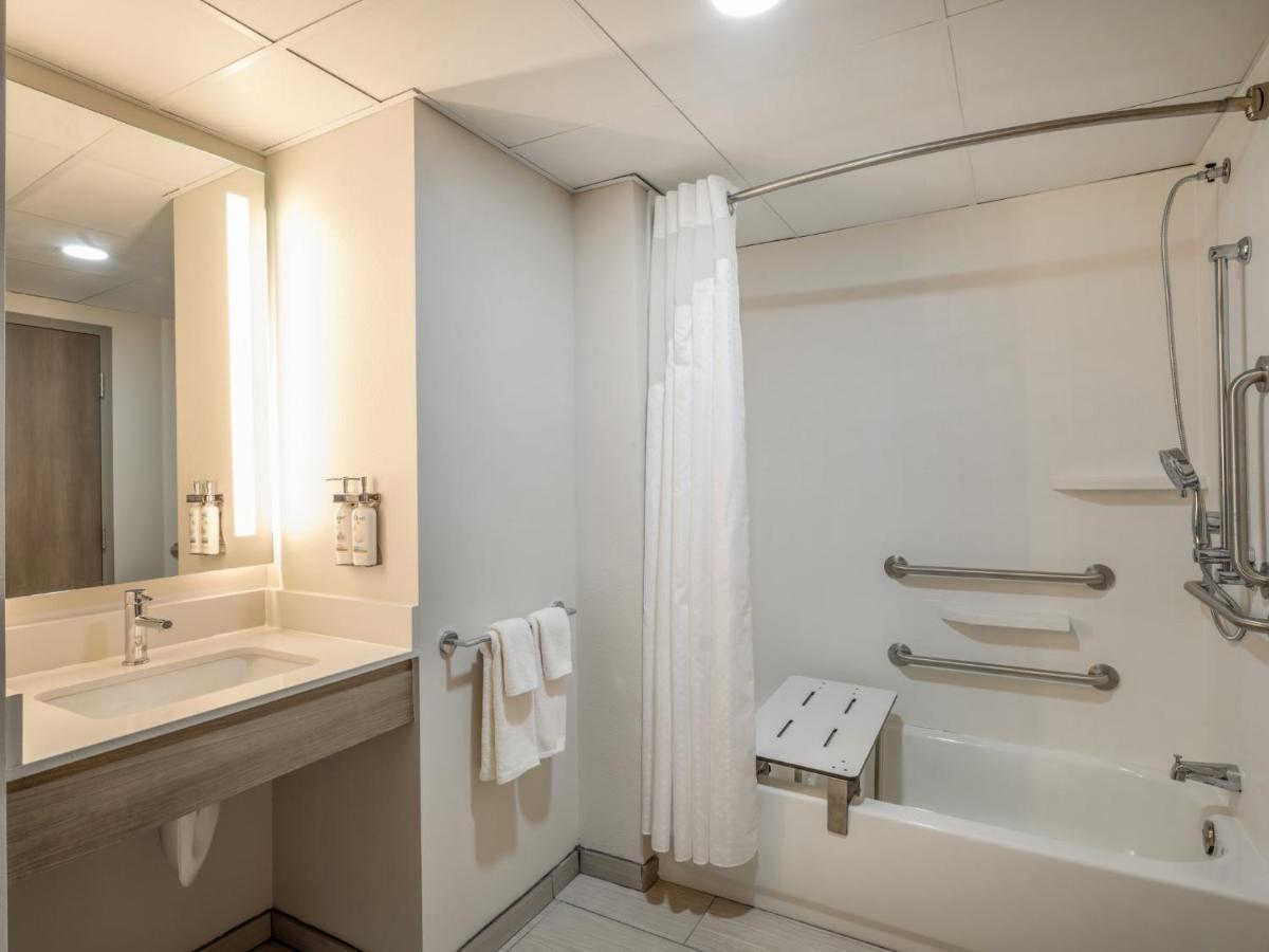 Holiday Inn Express & Suites Greensboro - I-40 Atwendover By Ihg Экстерьер фото