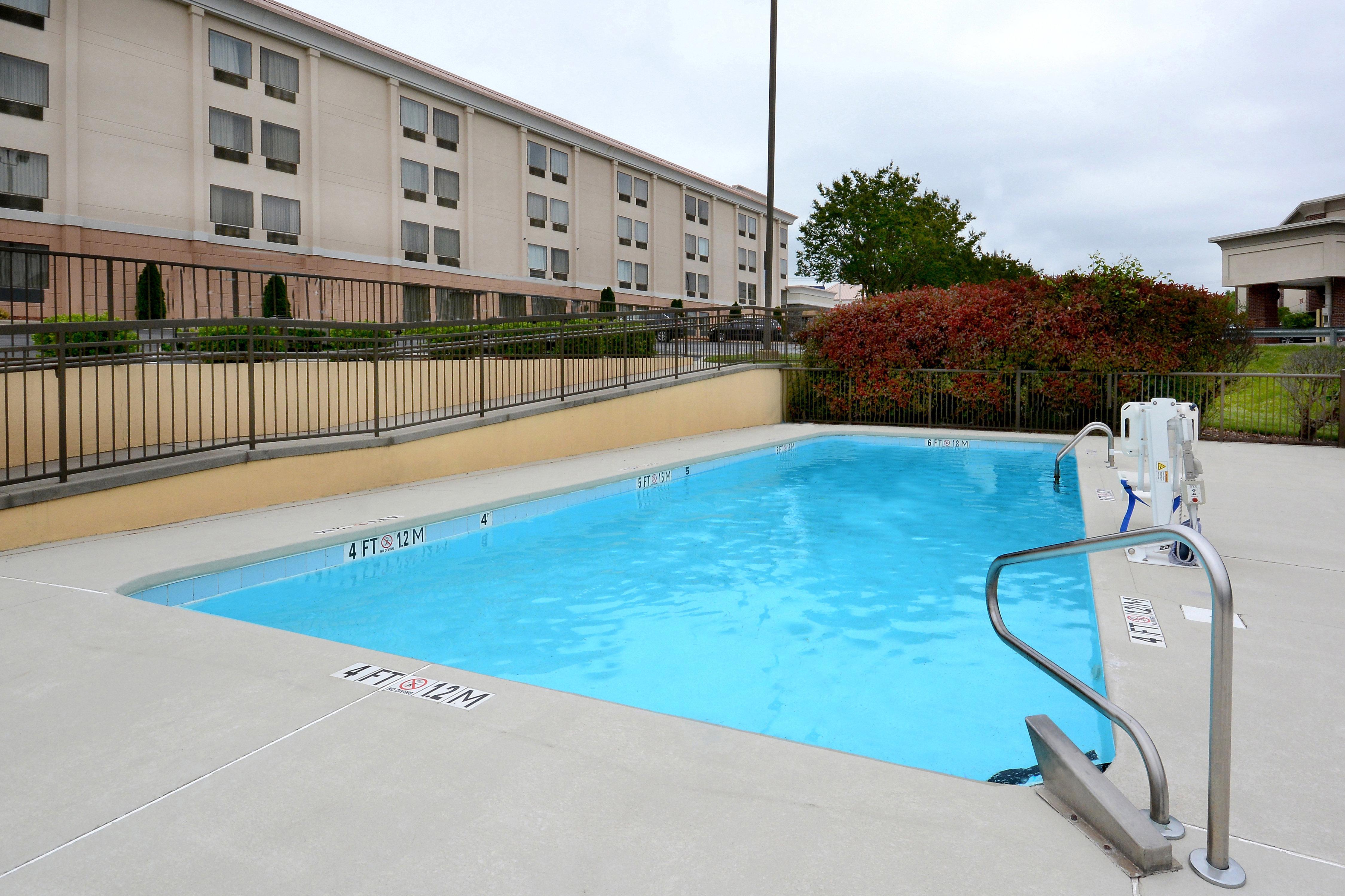 Holiday Inn Express & Suites Greensboro - I-40 Atwendover By Ihg Экстерьер фото
