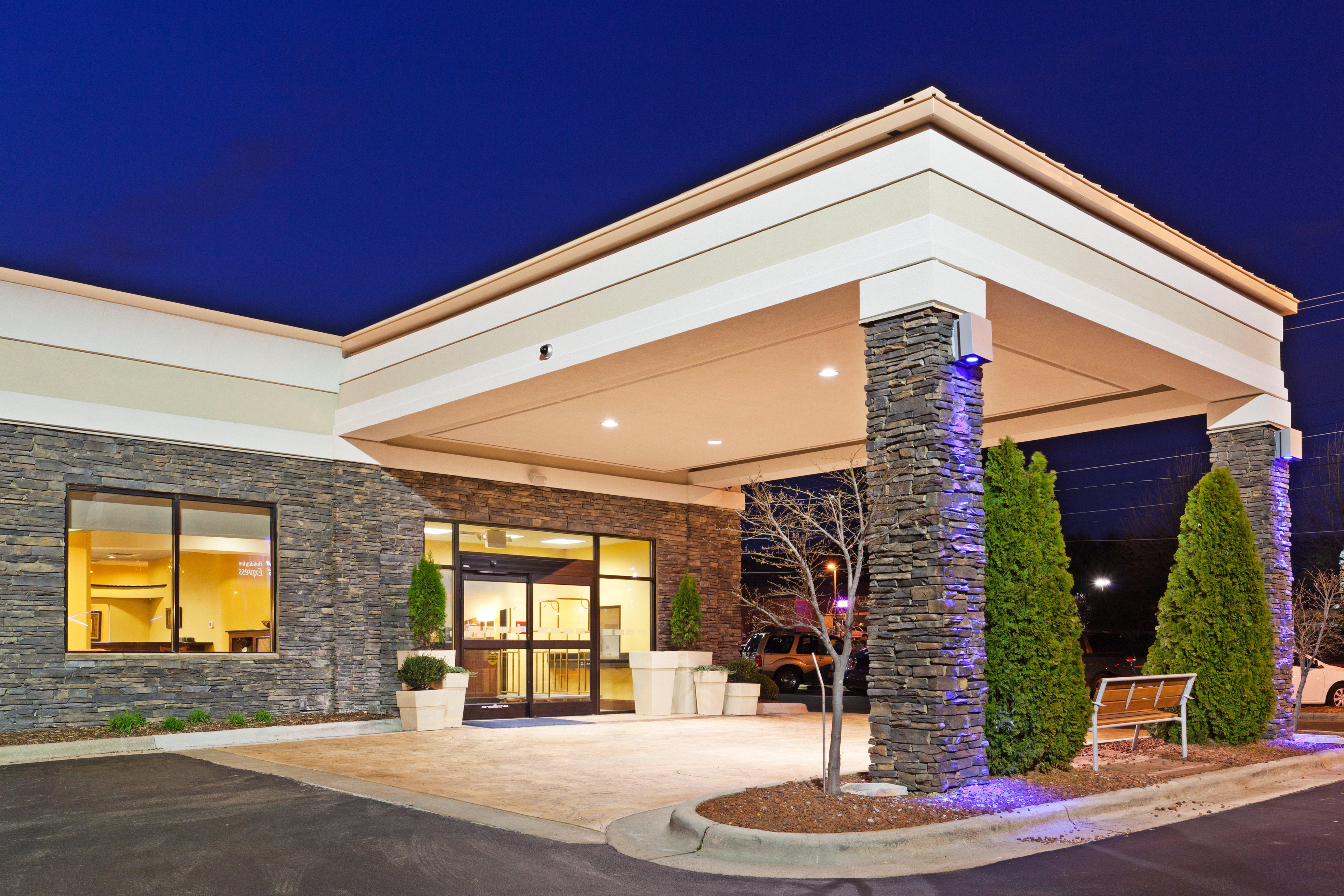 Holiday Inn Express & Suites Greensboro - I-40 Atwendover By Ihg Экстерьер фото