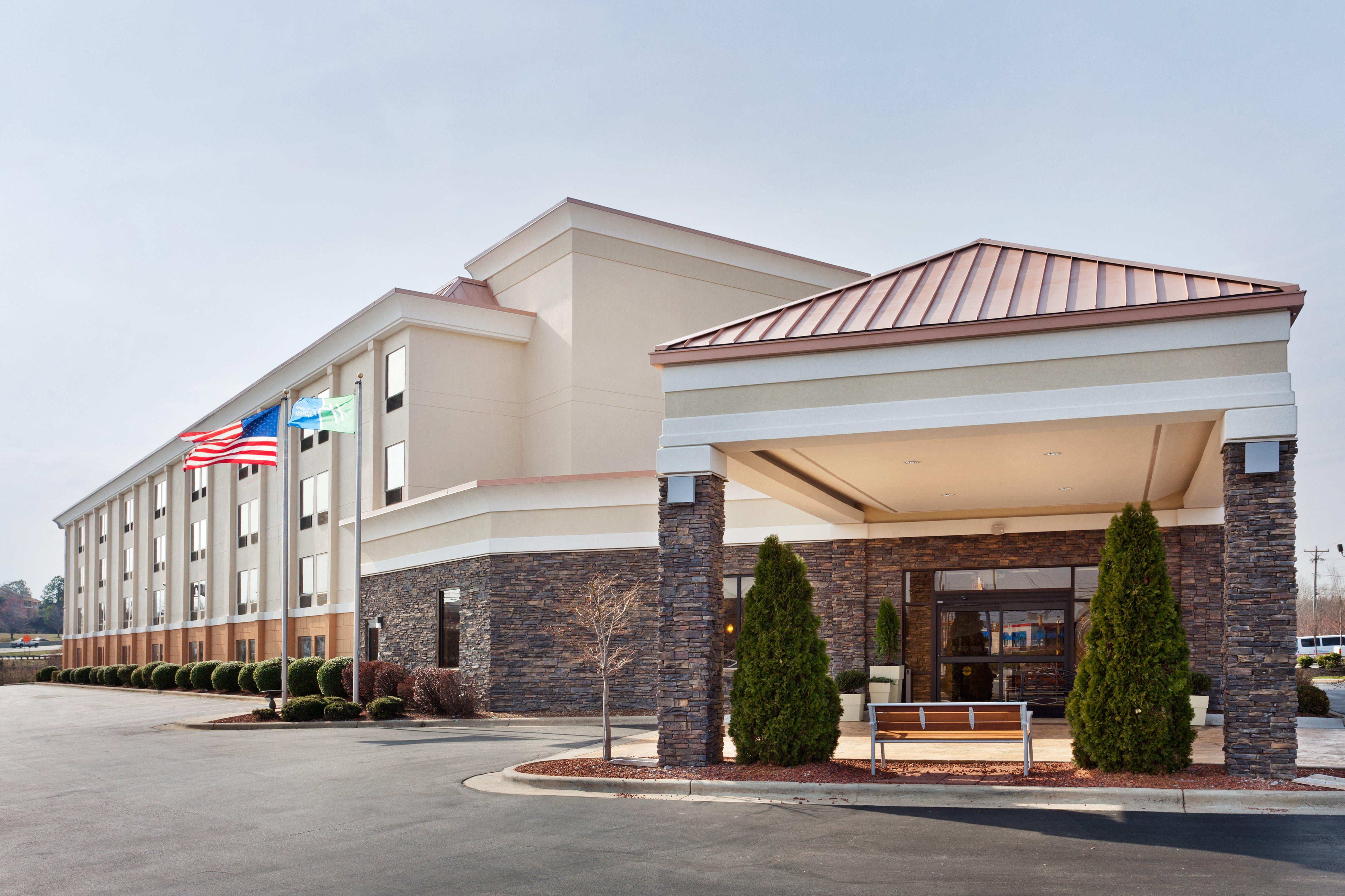 Holiday Inn Express & Suites Greensboro - I-40 Atwendover By Ihg Экстерьер фото