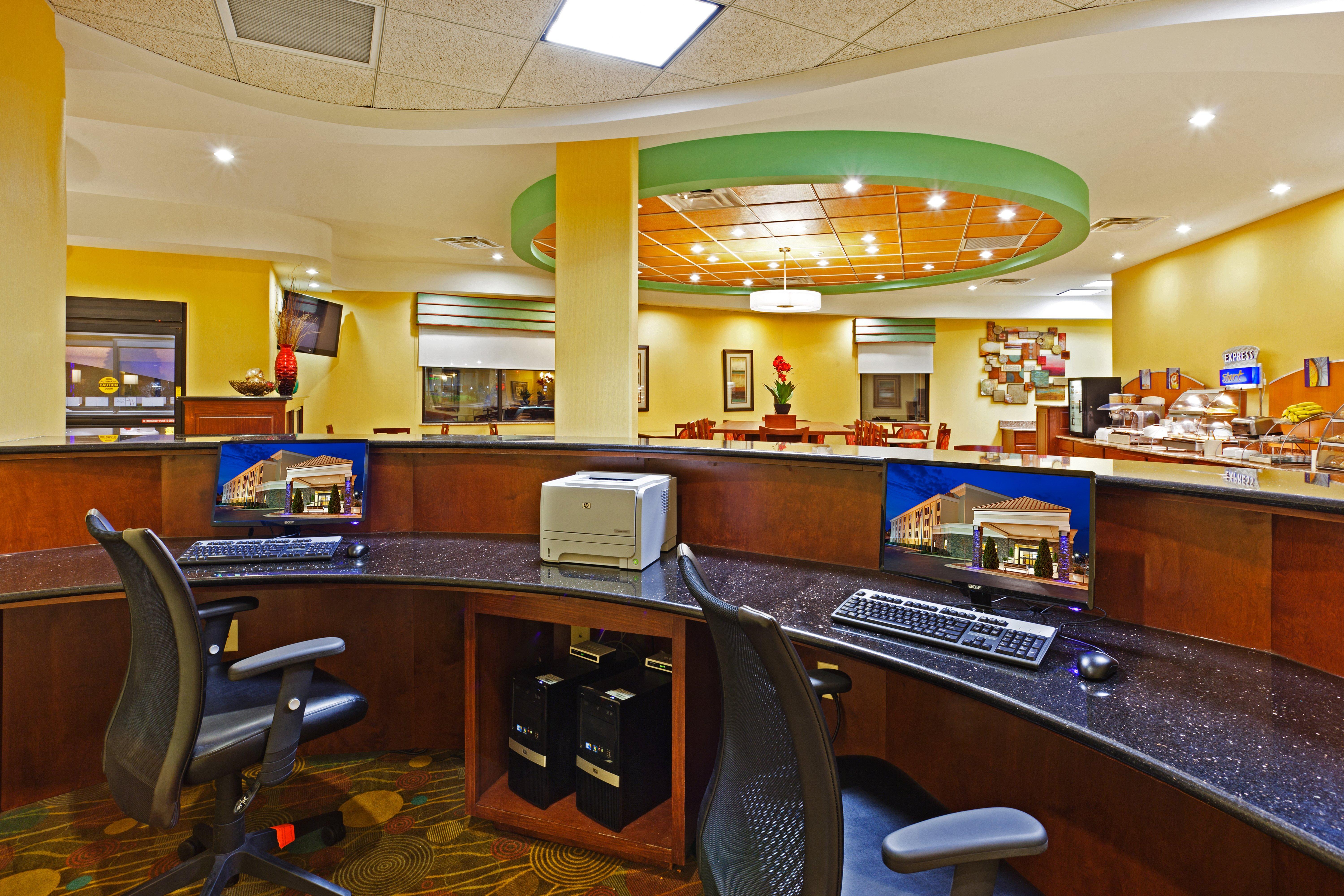 Holiday Inn Express & Suites Greensboro - I-40 Atwendover By Ihg Экстерьер фото